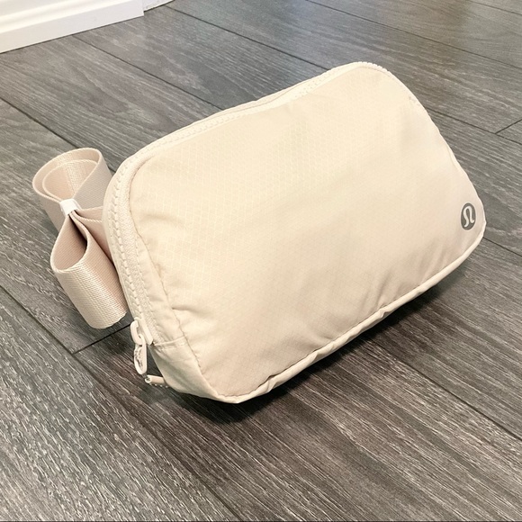 Lululemon Everywhere Belt Bag White Opal NWT ORIGINAL EBB - Picture 7 of 11